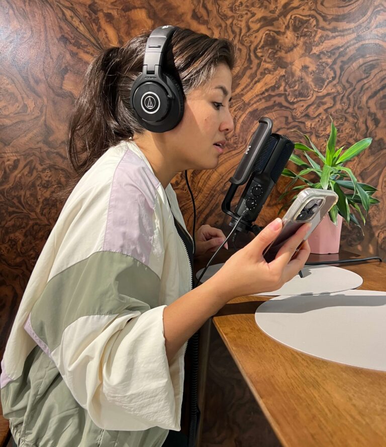 Noona Benda Voice Over Vrouw Noona Benda | Nederlandse Voice-Over | Vrouw Vrouw die een Nederlandse voice-over inspreekt