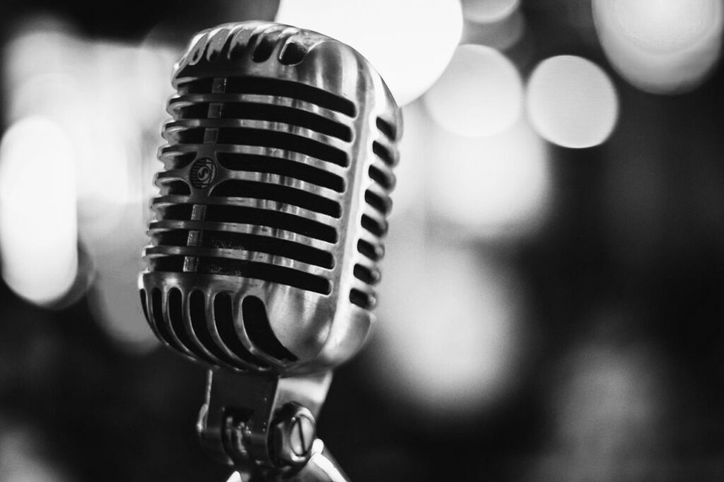 Microphone Voice over BW Noona Benda | Nederlandse Voice-Over | Vrouw Microphone Voice over BW Noona Benda | Nederlandse Voice-Over | Vrouw